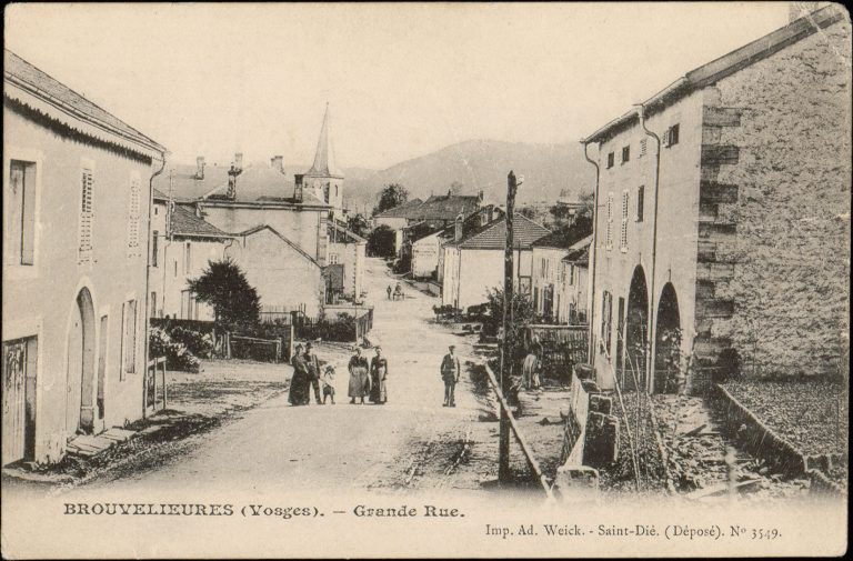 La Grande Rue sur une carte postale ancienne